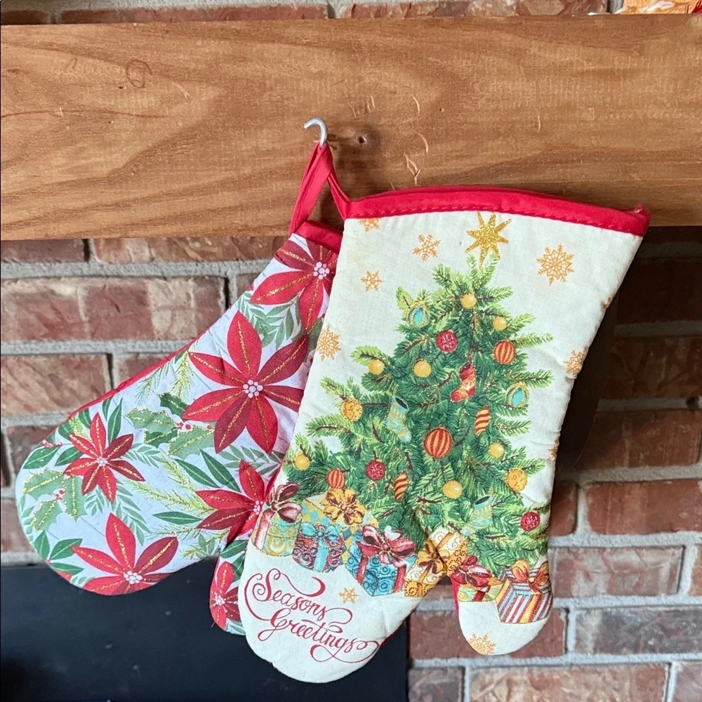 Seasonal Holiday Oven Mitts - Red & Green Christmas Tree Design